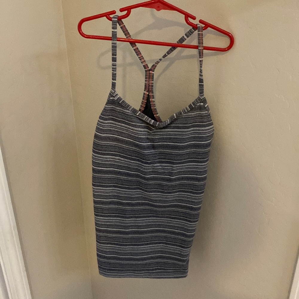 6 Lululemon tops
